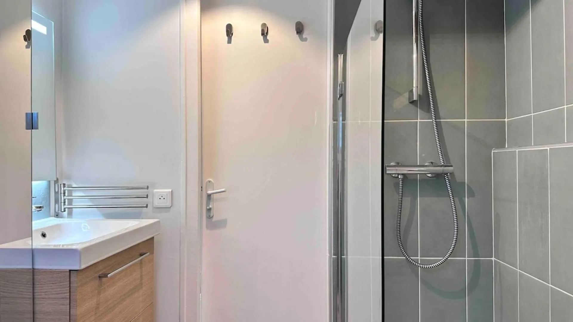 Apartment Studio Renove Et Fonctionnel Bron
